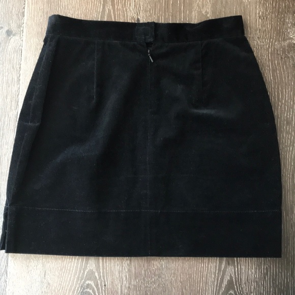 Like New- BCBGMAXAZRIA Skirt - Picture 2 of 3